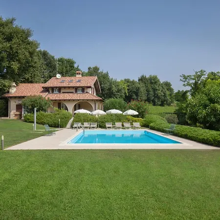 Gasco With Pool Villa *