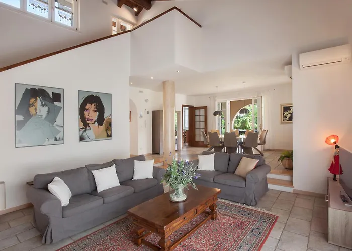 Gasco With Pool Villa