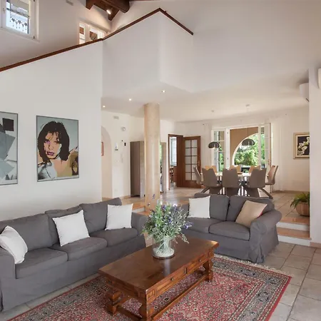 Gasco With Pool Villa