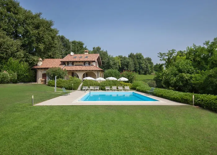 Gasco With Pool Villa *