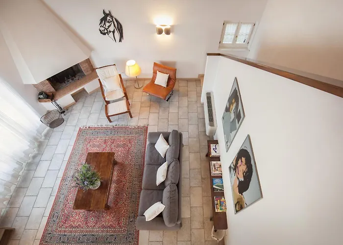 Gasco With Pool Villa *