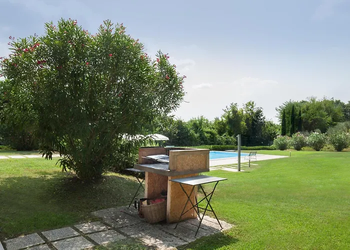 Gasco With Pool Villa *