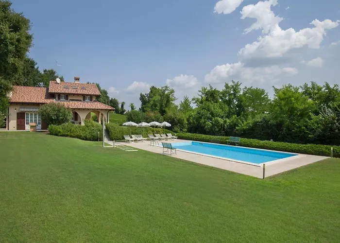 Gasco With Pool Villa